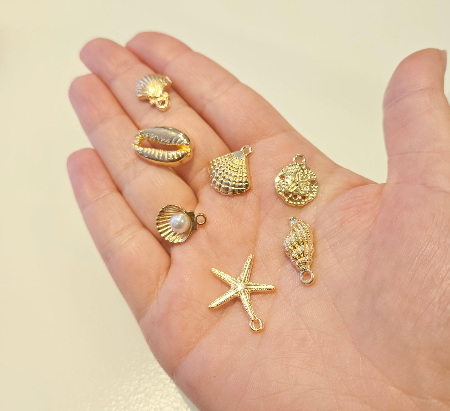 Seashell Paracord Charm Bracelet
